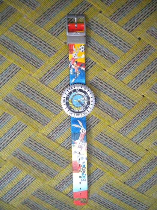 Funnying: Swatch Flik Flak Fifa World Cup Spain, 1982 The watch shows the time 2:22:16. The lower wristband says 'Looney Toons Active!' and 'Espana', and the wrist bands show Bugs 