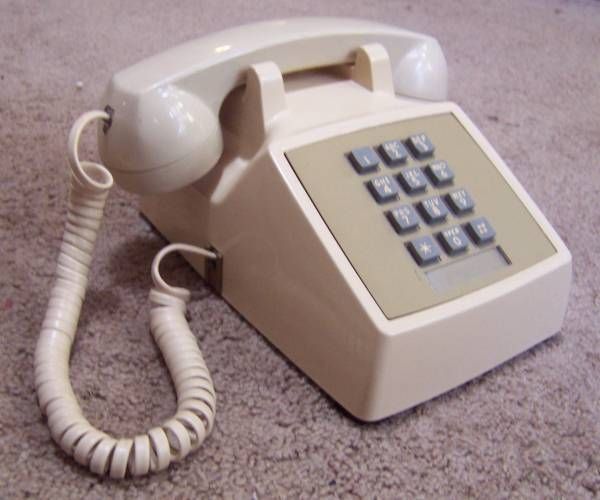 https://public-media.interaction-design.org/images/encyclopedia/visual_aesthetics/Model_2500_Telephone.jpg