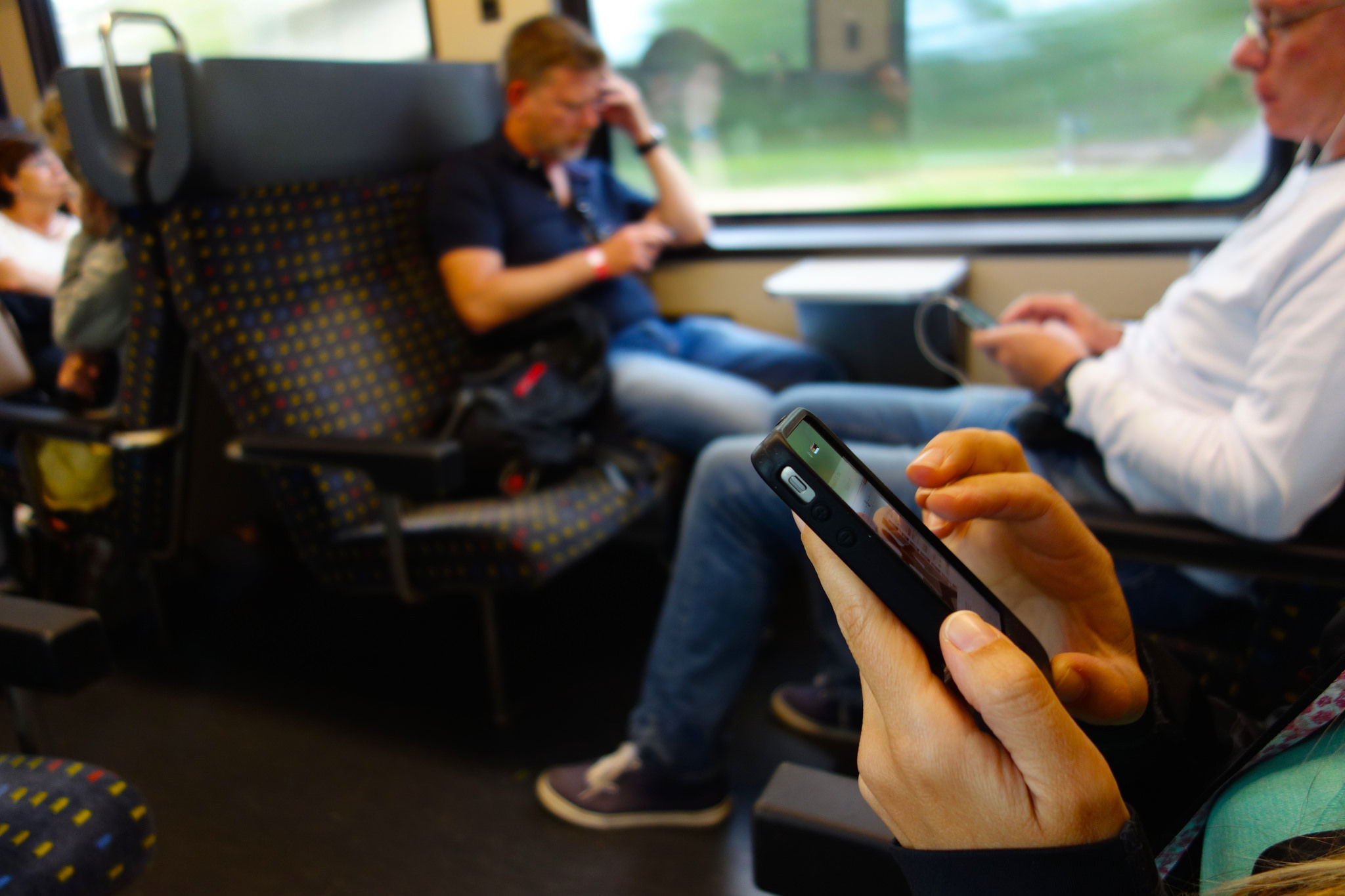 Using Mobile Apps – The One Thumb, One Eyeball Test for Good Mobile Design